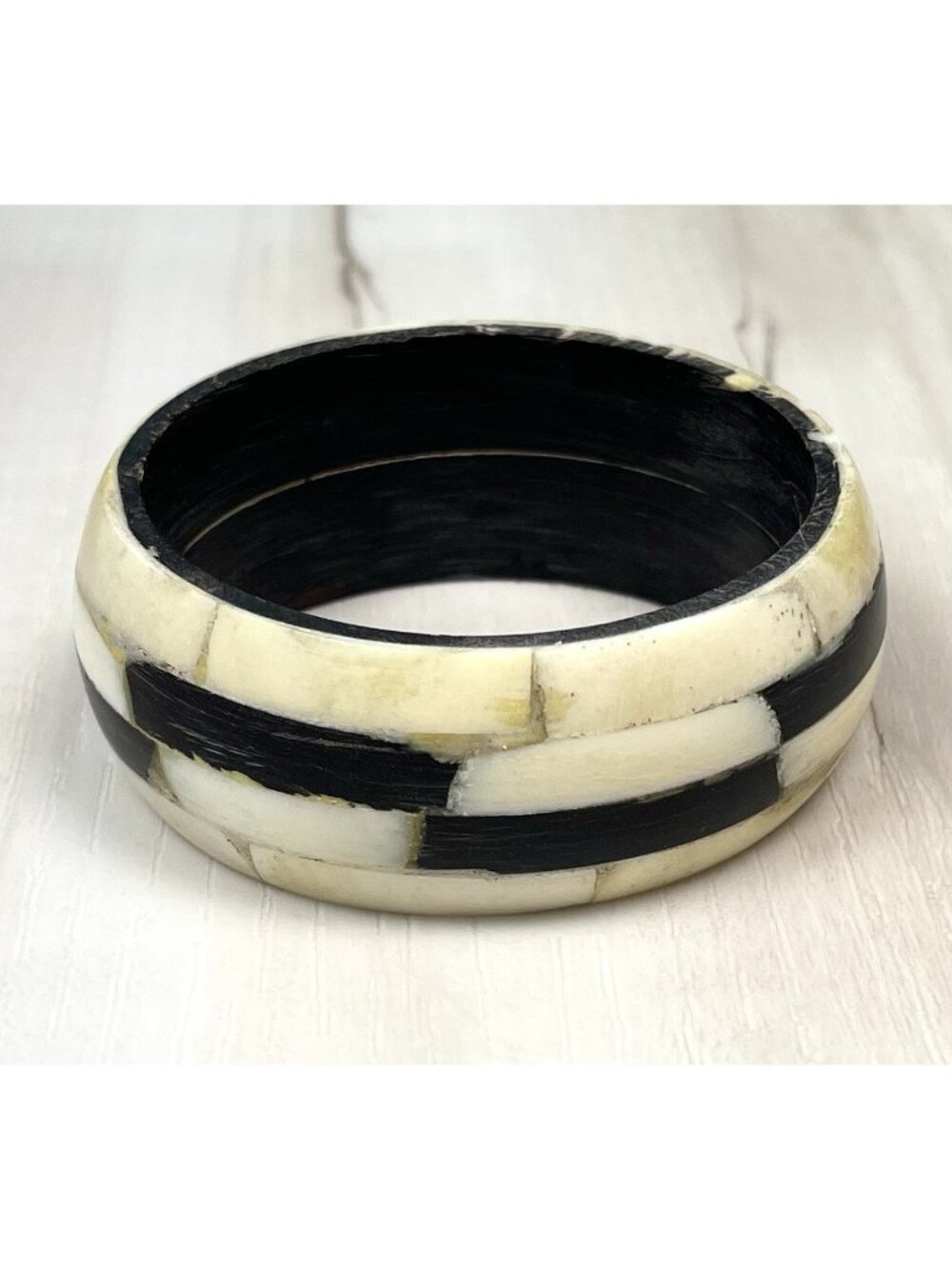 VTG Folk Art Artisan African Tribal Bovine Bone White/Black BANGLE Bracelet EUC